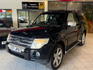 2008 Mitsubishi Shogun 3.2 Di-Dc Diamond in Black — image 4