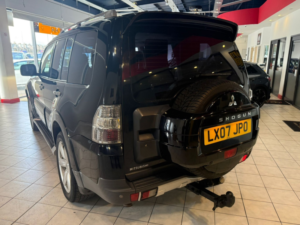 2008 Mitsubishi Shogun 3.2 Di-Dc Diamond in Black — image 6