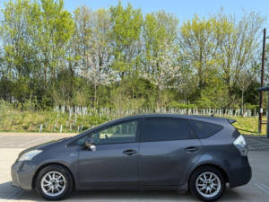 2013 Toyota Prius+ 1.8 Vvt-H T4 CVT Euro 5 (s/s) 5dr in Grey — image 6