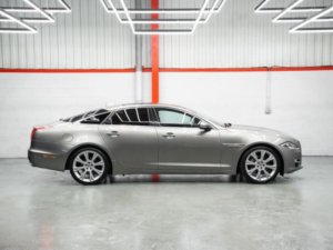 2017 Jaguar Xj 3.0d V6 Portfolio Auto Euro 6 (s/s) 4dr in Silver — image 2