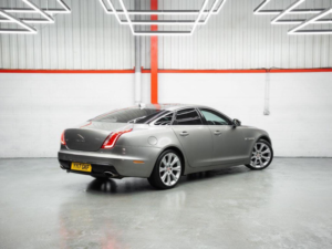 2017 Jaguar Xj 3.0d V6 Portfolio Auto Euro 6 (s/s) 4dr in Silver — image 3