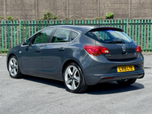 2015 Vauxhall Astra 1.6 16v Limited Edition in Grey — image 2