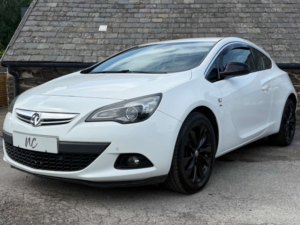 2014 Vauxhall Astra 1.4 Astra Gtc Sri S/s 3dr in White — image 2