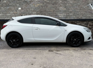 2014 Vauxhall Astra 1.4 Astra Gtc Sri S/s 3dr in White — image 6