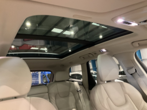 2019 Volvo Xc60 T8 Twin Engine Inscription Pro AWD in Red — image 4