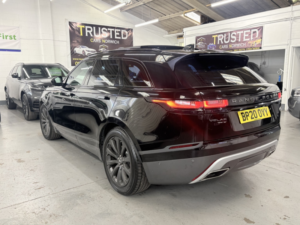 2020 Land Rover Range Rover Velar 3.0 D275 R-Dynamic Se in Black — image 4