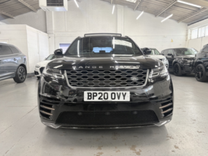 2020 Land Rover Range Rover Velar 3.0 D275 R-Dynamic Se in Black — image 5