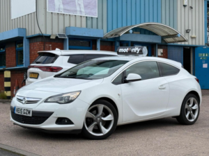 2015 Vauxhall Astra Gtc 2.0 Cdti Sri Euro 5 (s/s) 3dr in White — image 2