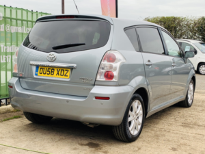 2008 Toyota Corolla Verso 2.2 D-4d Sr in Silver — image 2