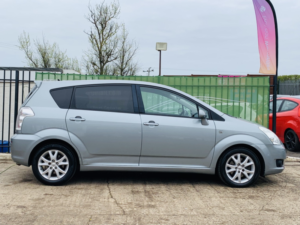 2008 Toyota Corolla Verso 2.2 D-4d Sr in Silver — image 3