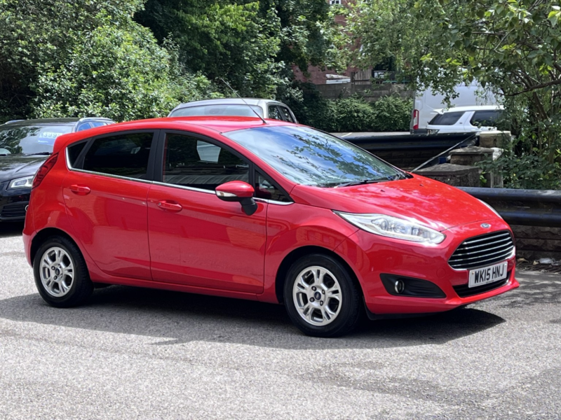 2015 Ford Fiesta 1.6 Tdci Econetic Titanium Hatchback 5dr Diesel Manual Euro 5 (s/s) (95 Ps) ++£20 Road Tax++ in Red — image 1