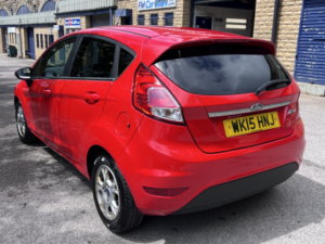 2015 Ford Fiesta 1.6 Tdci Econetic Titanium Hatchback 5dr Diesel Manual Euro 5 (s/s) (95 Ps) ++£20 Road Tax++ in Red — image 4