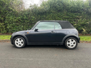 2007 MINI Convertible 1.6 One Euro 4 2dr in Black — image 2