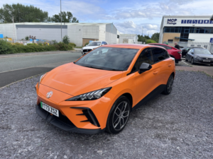 2023 MG Mg4 64kwh Trophy Long Range in Orange — image 5
