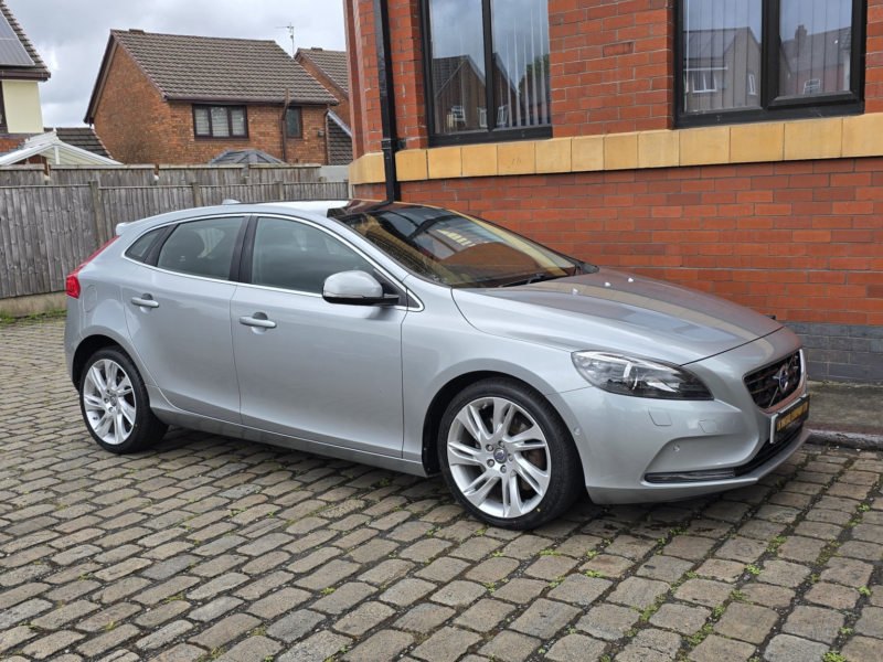 2014 Volvo V40 2.0 D4 Se Lux Nav in Silver — image 1