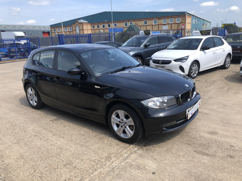 2007 BMW 1 Series 2.0 118d Se 5 Door in Black — image 1