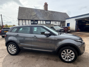 2017 Land Rover Range Rover Evoque Ed4 Se in Grey — image 5