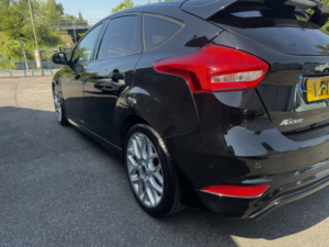 2017 Ford Focus 1.0 T Ecoboost St-Line in Black — image 4