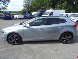 2017 Volvo V40 2.0 D3 R-Design Pro Euro 6 (s/s) 5dr in Silver — image 4