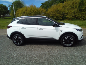 2021 Vauxhall Grandland X 1.2 Turbo Griffin Edition in White — image 4