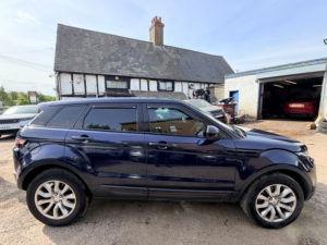 2018 Land Rover Range Rover Evoque Td4 Se Tech in Blue — image 2