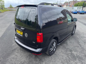 2017 Volkswagen Caddy 2.0 Tdi C20 Bluemotion Tech Black Edition Swb Euro 6 (s/s) 5dr in Black — image 4