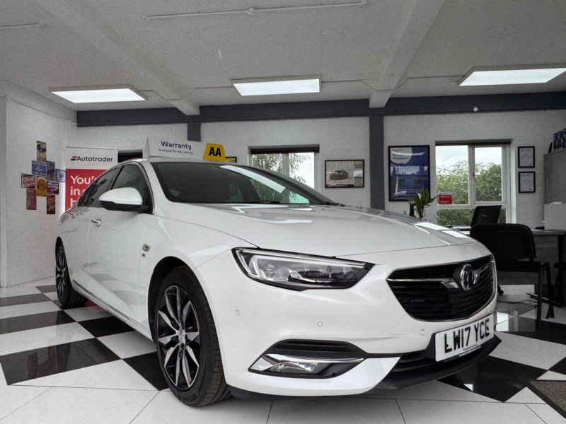 2017 Vauxhall Insignia 1.5i Turbo Elite Nav Grand Sport Euro 6 (s/s) 5dr in White — image 1