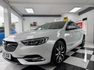 2017 Vauxhall Insignia 1.5i Turbo Elite Nav Grand Sport Euro 6 (s/s) 5dr in White — image 3