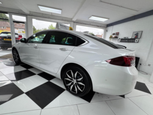 2017 Vauxhall Insignia 1.5i Turbo Elite Nav Grand Sport Euro 6 (s/s) 5dr in White — image 4