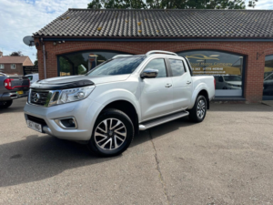 2017 Nissan Navara 2.3 Dci Tekna 4WD Euro 6 (s/s) 4dr in Silver — image 2