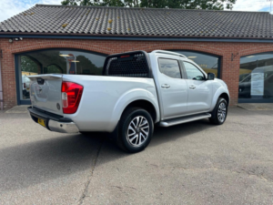 2017 Nissan Navara 2.3 Dci Tekna 4WD Euro 6 (s/s) 4dr in Silver — image 3