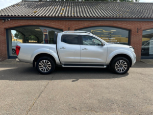 2017 Nissan Navara 2.3 Dci Tekna 4WD Euro 6 (s/s) 4dr in Silver — image 5