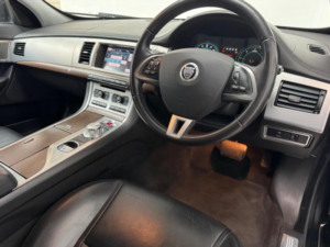 2012 Jaguar Xf 2.2d Luxury Auto Euro 5 (s/s) 4dr — image 4