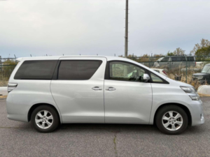 2013 Toyota Vellfire 2.4 X 5dr 8 Seats in Silver — image 2