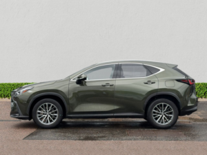 2022 Lexus Nx 2.5 350h SUV 5dr Petrol Hybrid E-CVT 4WD Euro 6 (s/s) (245 Ps) in Green — image 4