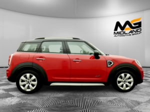 2017 MINI Countryman 2.0 Cooper S Auto All4 Euro 6 (s/s) 5dr in Red — image 3