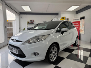 2012 Ford Fiesta 1.25 Zetec Euro 5 5dr in White — image 3