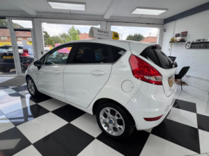 2012 Ford Fiesta 1.25 Zetec Euro 5 5dr in White — image 4