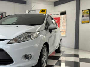 2012 Ford Fiesta 1.25 Zetec Euro 5 5dr in White — image 5