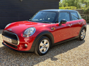 2016 MINI Hatch 1.5 Cooper Auto Euro 6 (s/s) 5dr in Red — image 3
