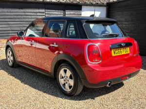 2016 MINI Hatch 1.5 Cooper Auto Euro 6 (s/s) 5dr in Red — image 4