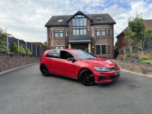 2017 Volkswagen Golf 2.0 Tdi Bluemotion Tech Gtd in Red — image 6