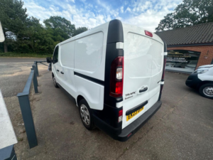 2022 Renault Trafic 2.0 Dci Blue Sl28 Business L1 H1 Euro 6 (s/s) 5dr in White — image 3