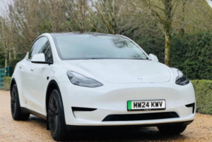 2024 Tesla Model Y Auto Rwd 5dr in White — image 2