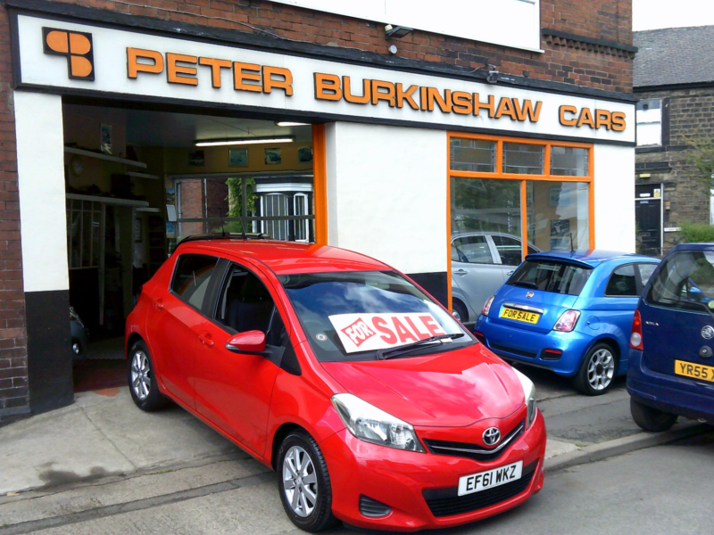 2012 Toyota Yaris 1.3 Dual Vvt-I Tr in Red — image 1