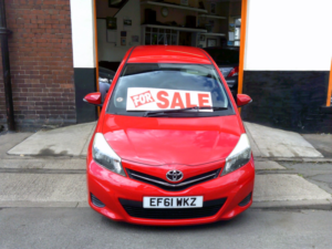 2012 Toyota Yaris 1.3 Dual Vvt-I Tr in Red — image 2