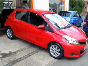 2012 Toyota Yaris 1.3 Dual Vvt-I Tr in Red — image 3