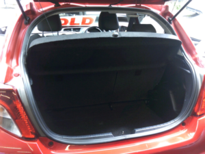 2012 Toyota Yaris 1.3 Dual Vvt-I Tr in Red — image 6
