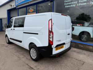 2022 Ford Transit Custom 2.0 320 Ecoblue Leader Crew Van Double Cab 5dr Diesel Manual L2 H1 Euro 6 130 Ps in White — image 5