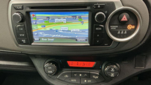 2015 Toyota Yaris 1.33 Dual Vvt-I Icon Plus Euro 5 5dr in White — image 4